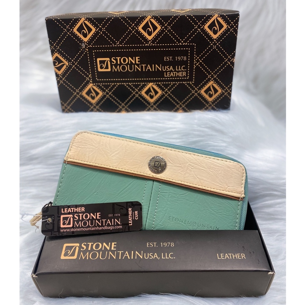 NWT Women's Leather Stone Mountain Wallet